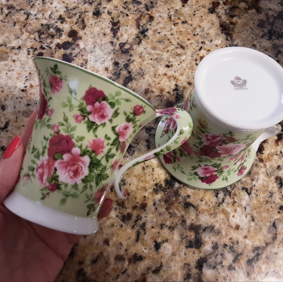 VINTAGE GNA FINE ITALIAN DESIGN PORCELAIN CUPS, ROSE PATTERN - Picture 5 of 16